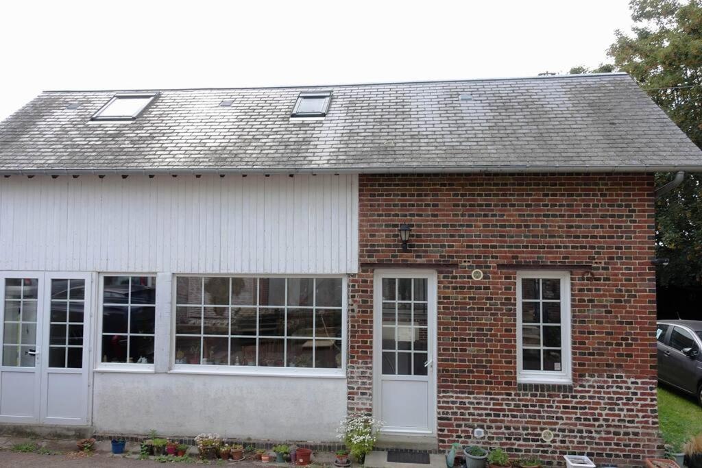 Gite Au Coeur D'Une Residence D'Artiste Saint-Aubin-de-Bonneval Exterior foto